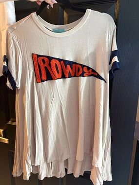 Judith March Cream Short-Sleeve Tee with Navy & Orange 'ROWDY' Chenille Graphic